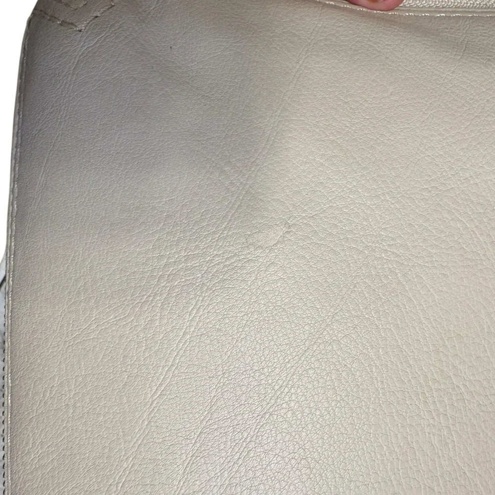 Levenger white leather messenger briefcase laptop bag